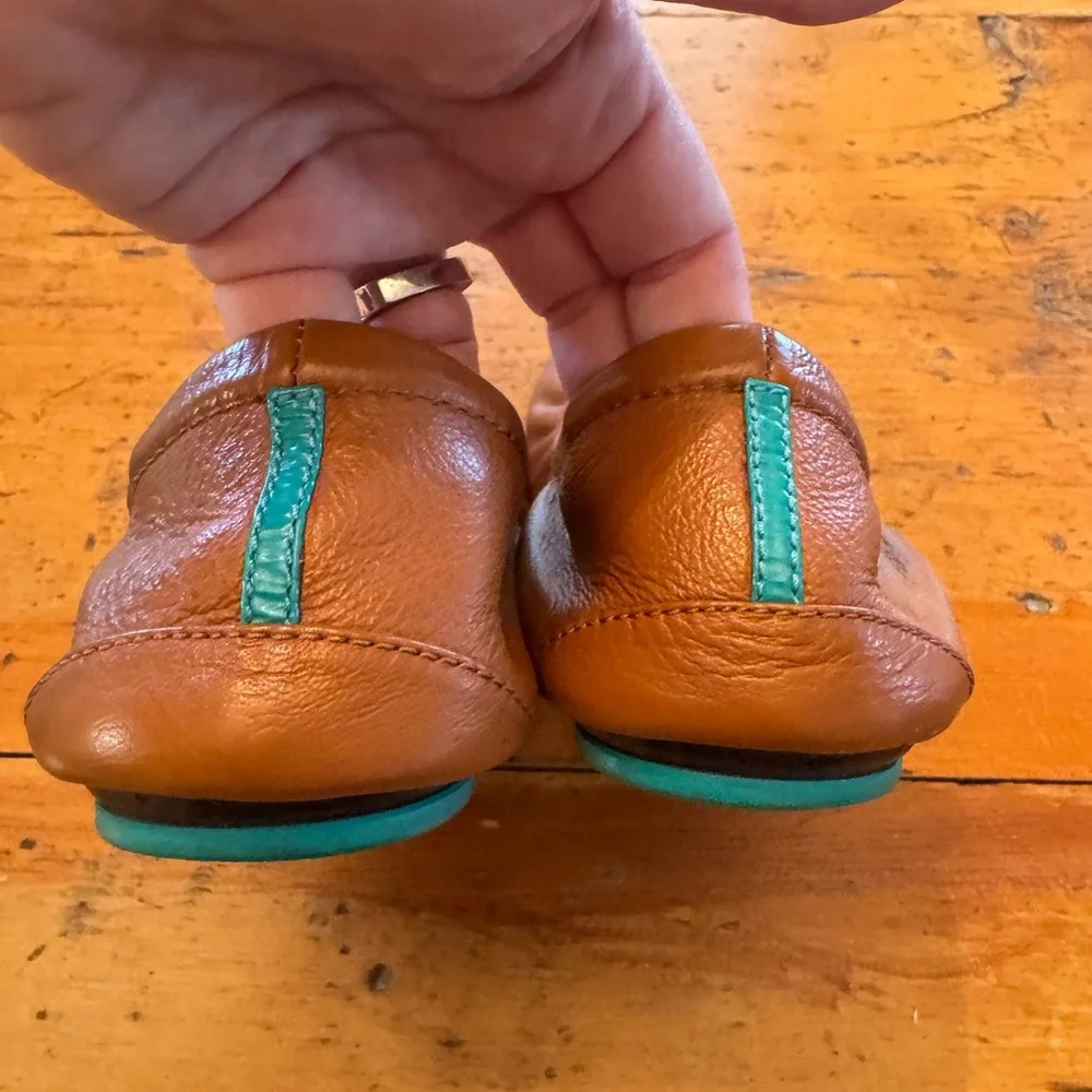 Tieks tan camel used leather flats - Picture 2 of 4